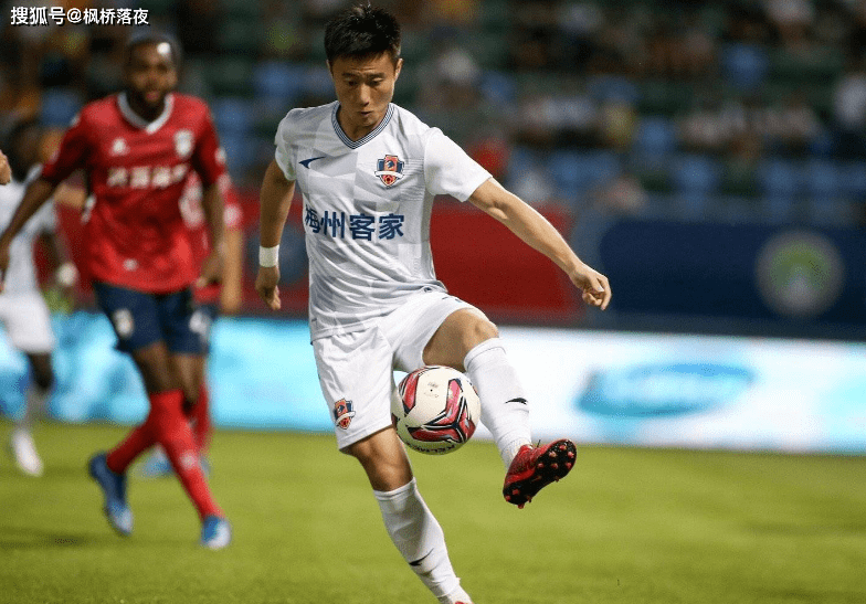 包含夏洛特黄蜂迎法甲关键赛，国际比赛日单刀错失，媒体盛赞，球队文化再被提及的词条