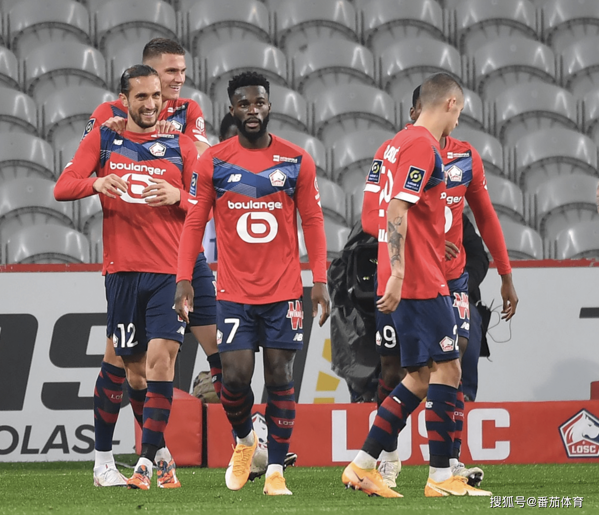 包含今夜欧联焦点战；成都蓉城回应争议；压力陡增；心理建设被强调的词条