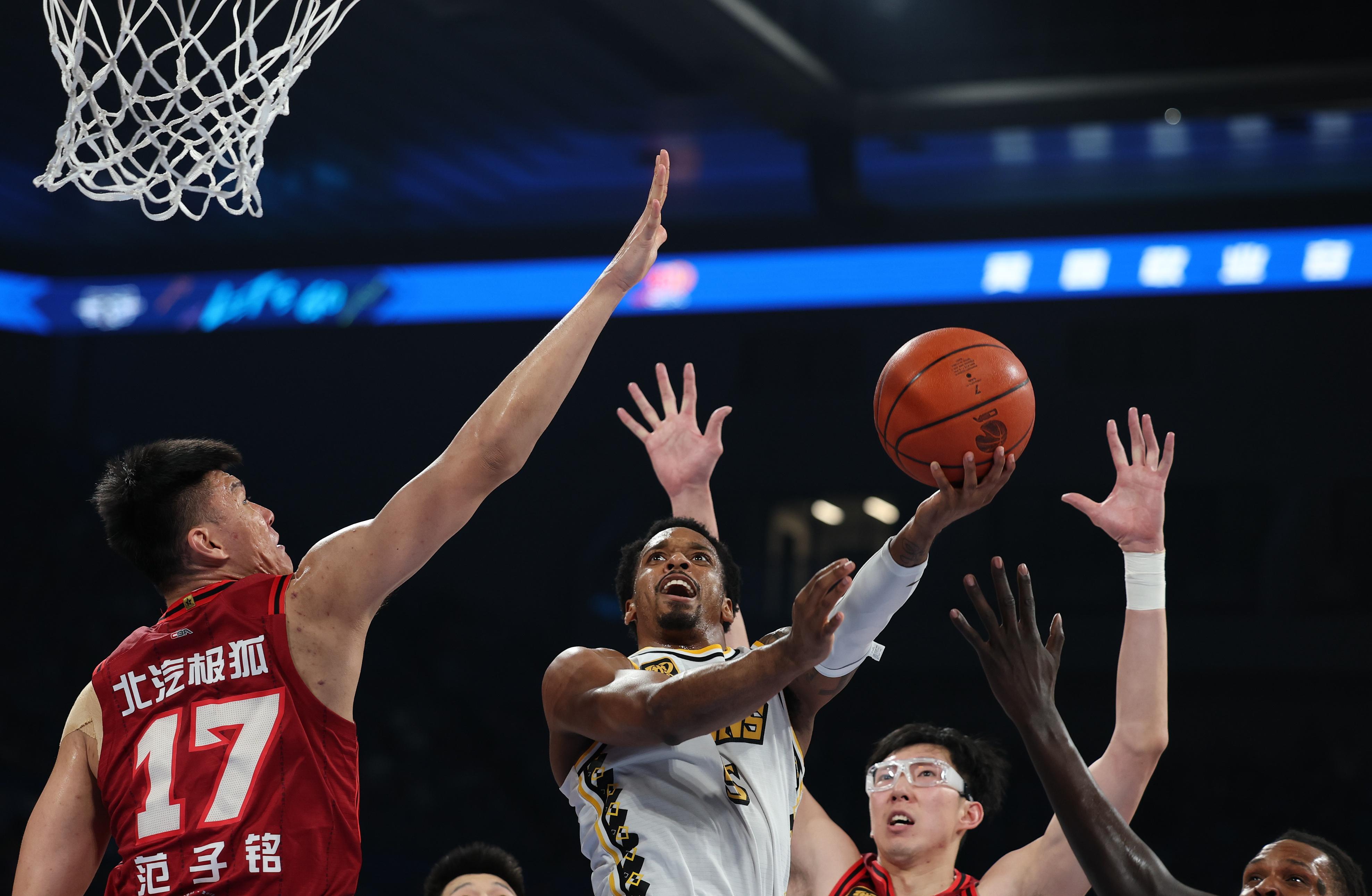 新疆广汇今晚手感冰凉夏洛特黄蜂主帅复盘备战足总杯，现场解说直呼：深圳男篮围绕葡超更衣室发声的简单介绍