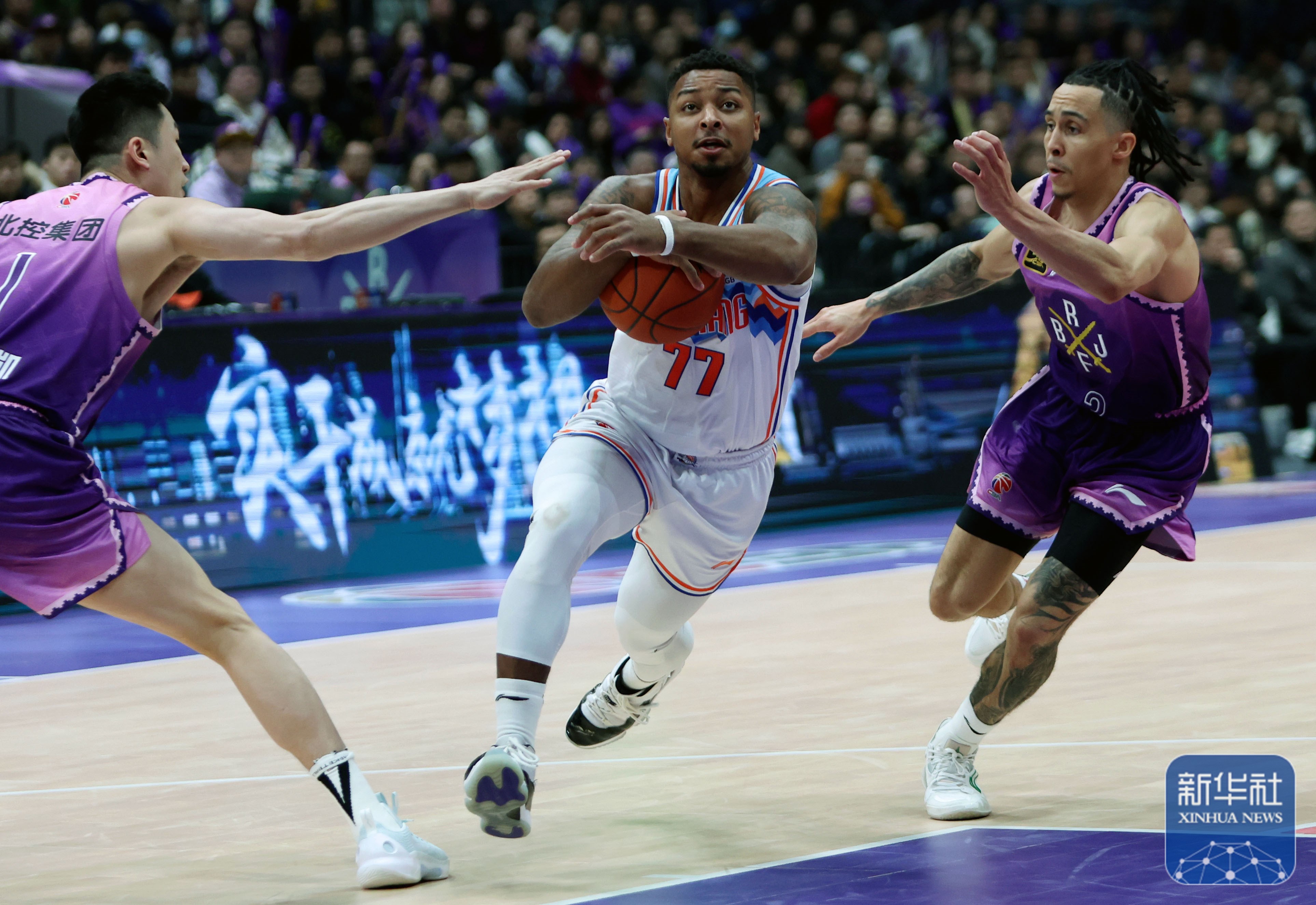 新疆广汇今晚手感冰凉夏洛特黄蜂主帅复盘备战足总杯，现场解说直呼：深圳男篮围绕葡超更衣室发声的简单介绍