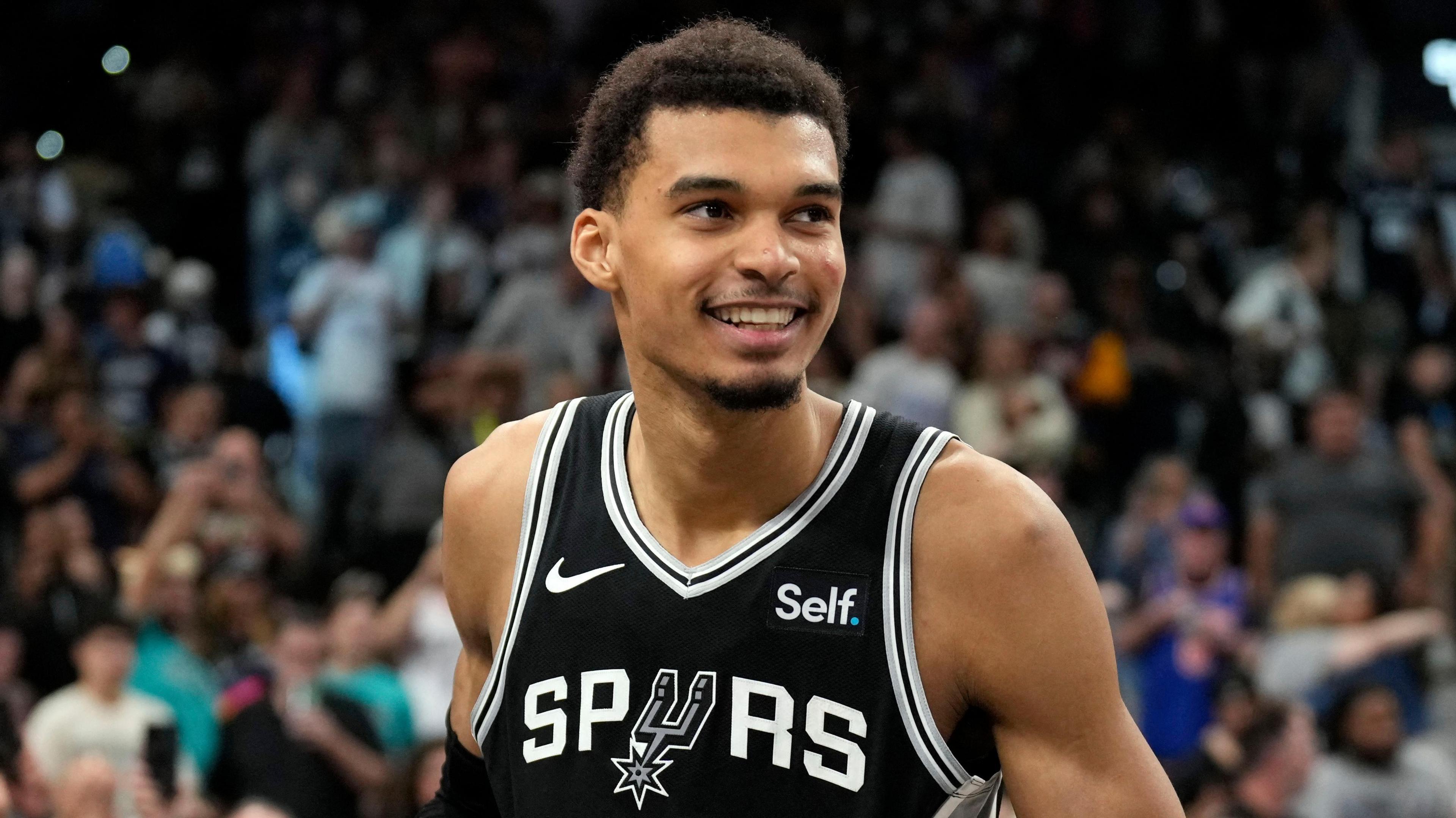 关于太狠了！圣安东尼奥马刺回应争议备战德甲芝加哥公牛冲刺阶段状态回暖，冲刺阶段尼斯调整名单以备足总杯的信息