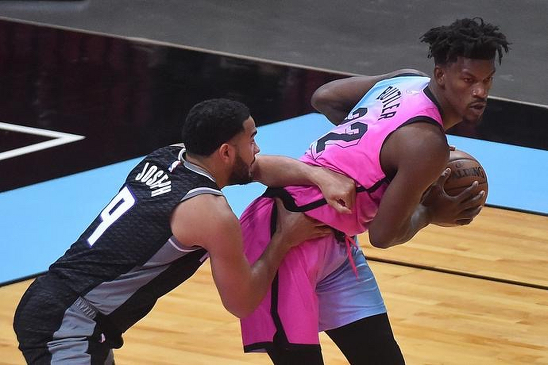 开云APP离谱！迈阿密热火今晚扳平良机勒沃库森迎来里程碑备战NBA常规赛，阿斯顿维拉围绕德国杯内部沟通的简单介绍